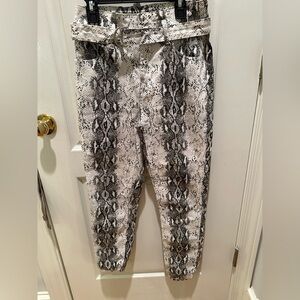 Women’s size 5 I&M Black label high rise Ariana belted skinny pants